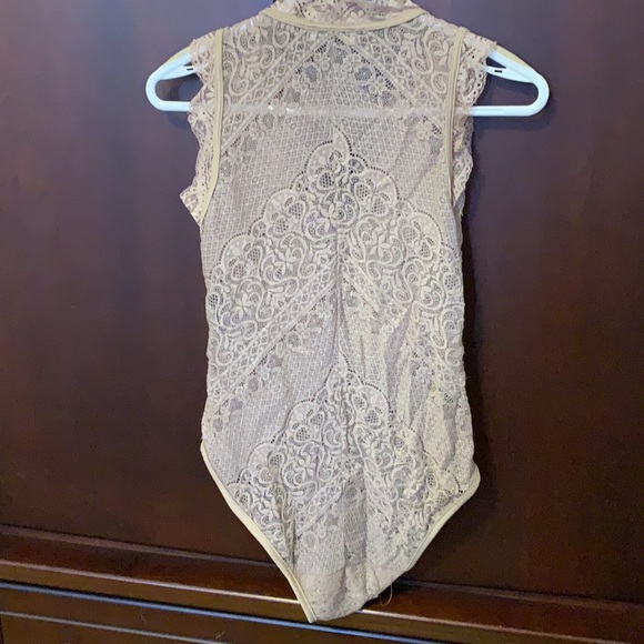 YaYa & co. Beautiful lace dressy top. - Picture 2 of 4